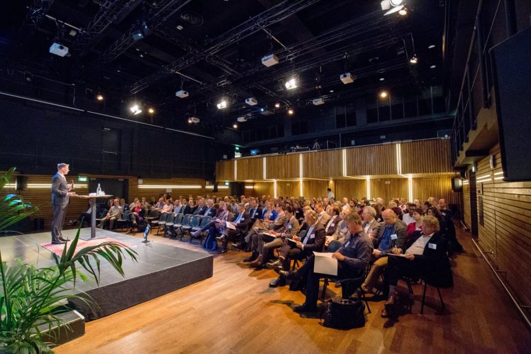 seminars_header-768x512